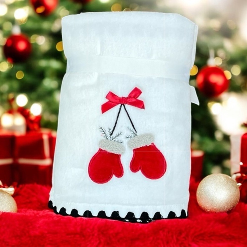Kassatex - ‘Mittens’ hand towels (2). NWT *Last One